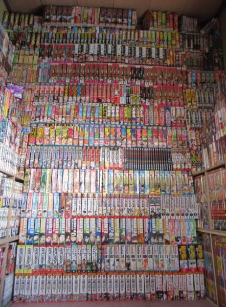 全巻でも足りない？　「ゴルゴ13」500冊超を所有するコレクター現る