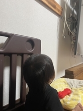 危険なテレビ裏に突撃する我が子　近寄らせないために「化け物」を仕掛けた結果