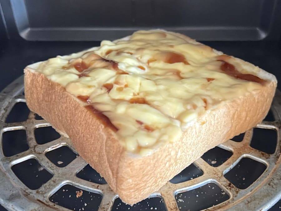 プリン×食パンで満たす背徳感……セブン公式のトーストアレンジがうまくてあまくて幸せだ