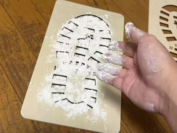 「3COINS「サンタさんの足跡」レビュー　「本当に来た！」を演出できるワクワクアイテム」の画像