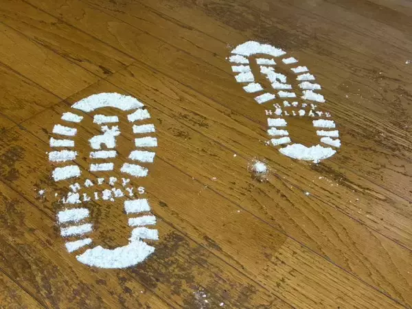 「3COINS「サンタさんの足跡」レビュー　「本当に来た！」を演出できるワクワクアイテム」の画像