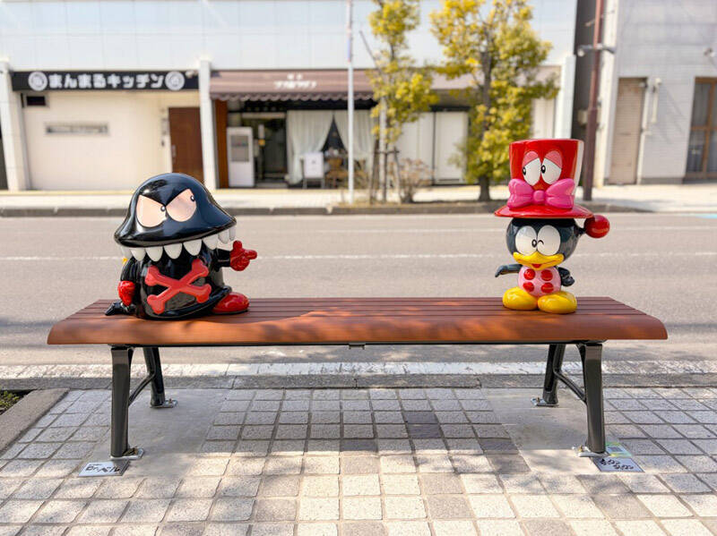 石巻に仮面ライダーアマゾンのベンチアート新設　アカレンジャーも復活