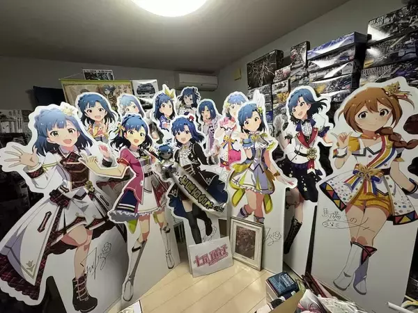 「部屋を埋め尽くすプラモと等身大パネル　社会人の趣味部屋がBeforeもAfterも壮観」の画像