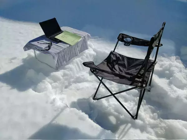 「スキー場からのレッスンは君が初めてだ」やむを得ず“雪庭”で英会話を受けた男性に称賛集まる