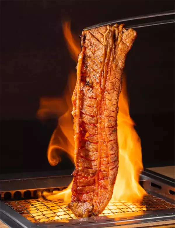 「焼肉ライク、歌舞伎町店が「神室町昭和通り店」に　「龍が如く」とコラボでホルモン10人前も」の画像