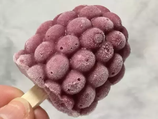 「SNSでバズった「3Dアイス」がひとくちサイズに　セブン先行発売の「3Dフルーツポップス」を正直レビュー」の画像