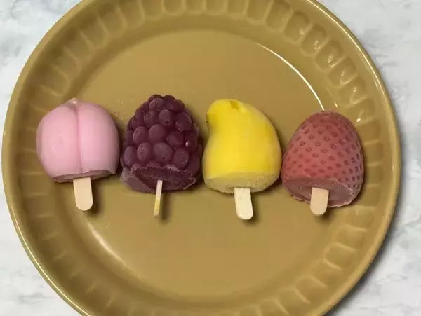 「SNSでバズった「3Dアイス」がひとくちサイズに　セブン先行発売の「3Dフルーツポップス」を正直レビュー」の画像