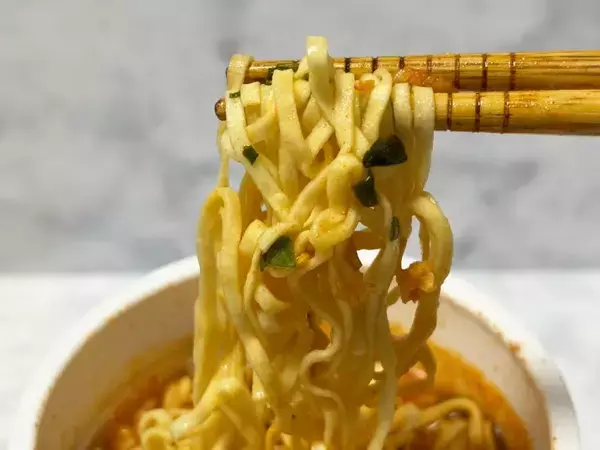 「これ非常食にもいいのでは？　初の“冷水専用”カップヌードル2種を実食」の画像
