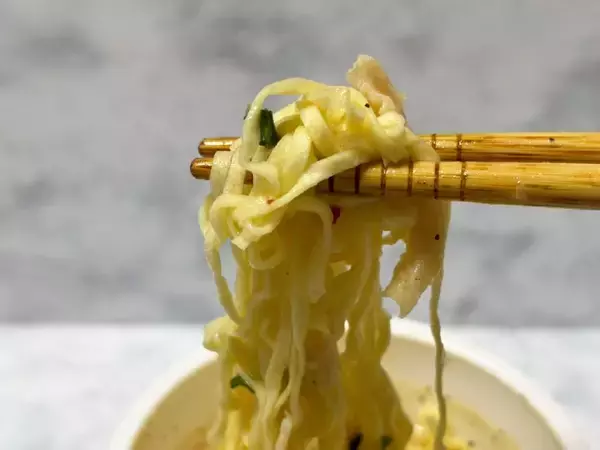 「これ非常食にもいいのでは？　初の“冷水専用”カップヌードル2種を実食」の画像