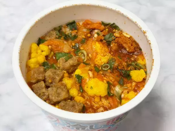 「これ非常食にもいいのでは？　初の“冷水専用”カップヌードル2種を実食」の画像