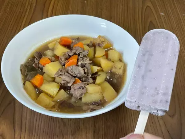 「ネタ臭漂う井村屋公式レシピに挑戦　肉じゃがにあずきバーをドーン！」の画像