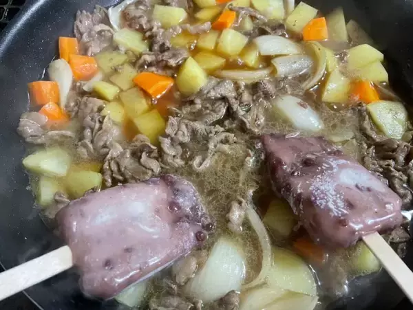 「ネタ臭漂う井村屋公式レシピに挑戦　肉じゃがにあずきバーをドーン！」の画像