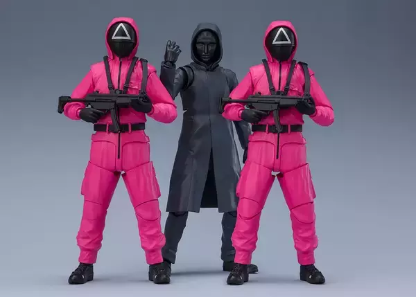 「イカゲームのフィギュアや人形が11種発売　ヨンヒ人形は首が回転し「だるまさんがころんだ」の動作を再現可能」の画像