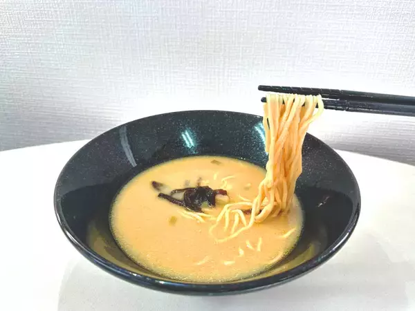 「豚骨なのに豚なし！？動物性不使用の「豚骨風らーめん缶」今春登場」の画像