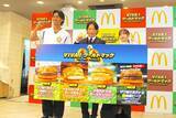 「影山優佳、マック新商品をサッカー戦術で食レポ　岡田准一＆中澤佑二も驚き」の画像1