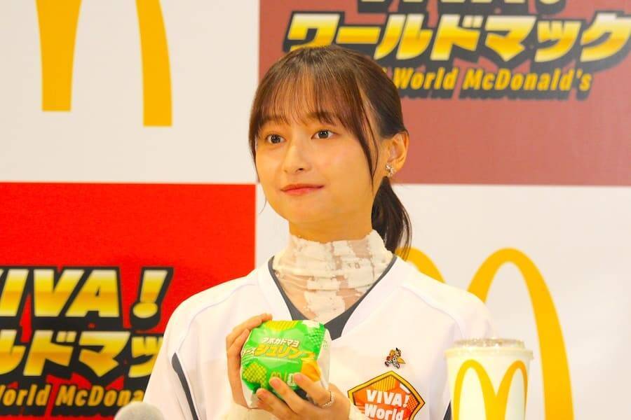 影山優佳、マック新商品をサッカー戦術で食レポ　岡田准一＆中澤佑二も驚き