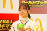 「影山優佳、マック新商品をサッカー戦術で食レポ　岡田准一＆中澤佑二も驚き」の画像12