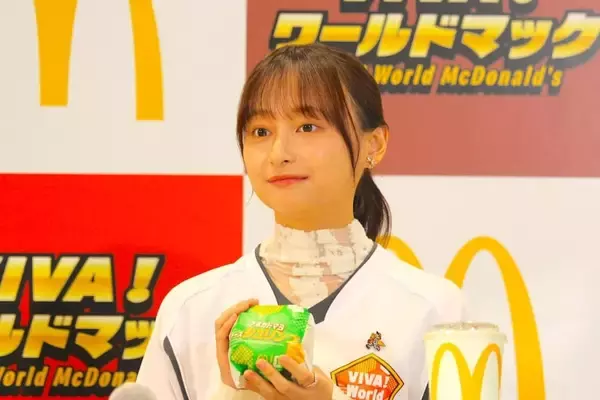 「影山優佳、マック新商品をサッカー戦術で食レポ　岡田准一＆中澤佑二も驚き」の画像