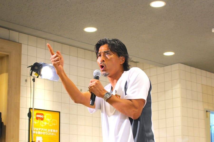 影山優佳、マック新商品をサッカー戦術で食レポ　岡田准一＆中澤佑二も驚き