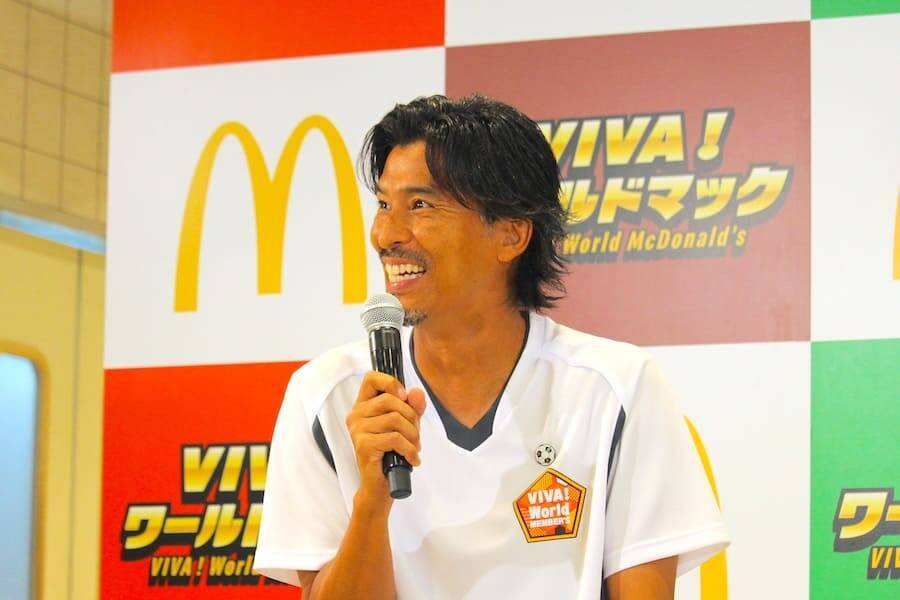 影山優佳、マック新商品をサッカー戦術で食レポ　岡田准一＆中澤佑二も驚き