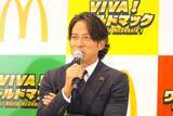 「影山優佳、マック新商品をサッカー戦術で食レポ　岡田准一＆中澤佑二も驚き」の画像7