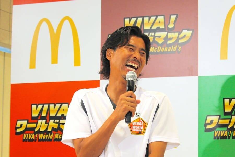 影山優佳、マック新商品をサッカー戦術で食レポ　岡田准一＆中澤佑二も驚き