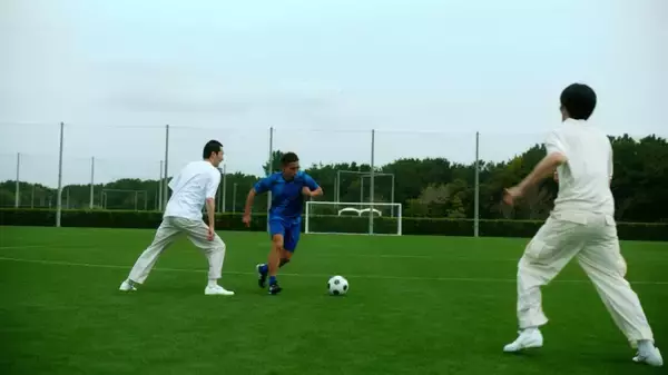 「松坂桃李＆杉野遥亮、長友佑都と汗だくトレーニング　「アタック ZERO」新CM公開」の画像