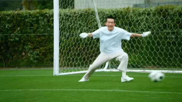 「松坂桃李＆杉野遥亮、長友佑都と汗だくトレーニング　「アタック ZERO」新CM公開」の画像