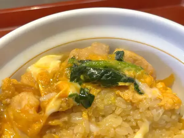 「菜の花1.5倍で再登場！なか卯「菜の花の親子丼」は口に入れた瞬間“春爛漫”」の画像