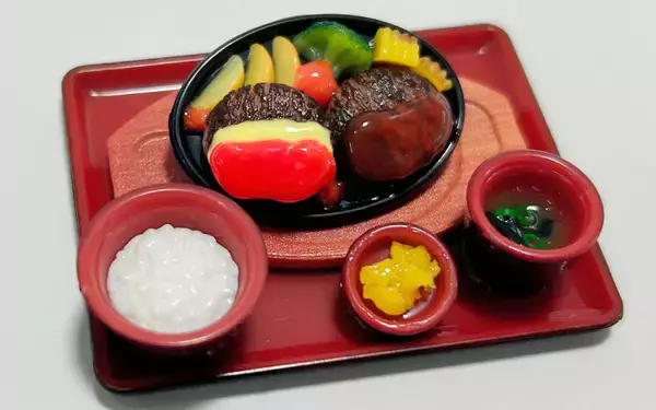 「ジョイフルの人気メニューが手のひらサイズに　店舗限定のカプセルトイ第2弾が登場」の画像