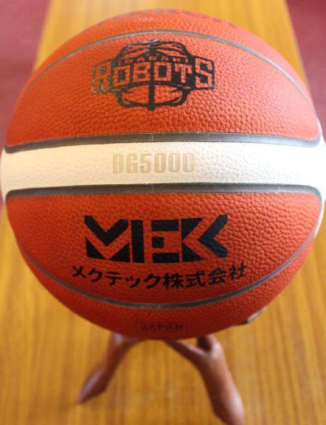 「メクテック」がBリーグ「茨城ロボッツ」と取り組む地域貢献活動　牛久市内の全中学校にバスケットボールを寄贈した思いを語る