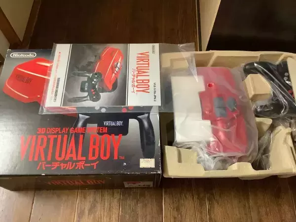 早すぎた名機「バーチャルボーイ」の未開封品？20年の時を経て実家で発掘される