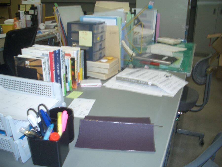 職員室を自由に物色！　体験型展示「あの職員室」が11月15日より開催