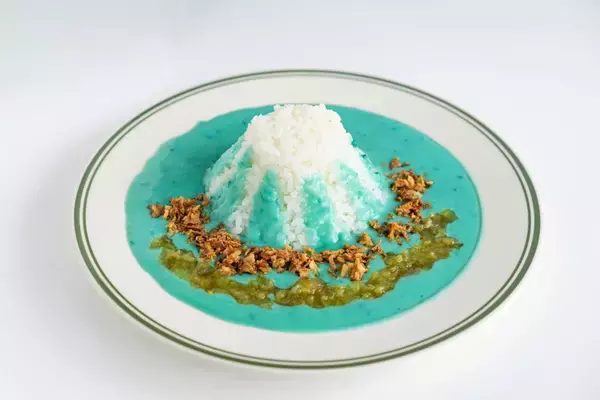 思わず二度見　富士吉田のレトロ喫茶に「青い富士山カレー」登場