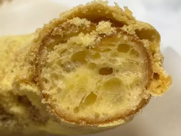 「ミスド新作「サクぽふん」を食べてみた　軽やか食感に驚き、ただし“粉落ち”に注意」の画像