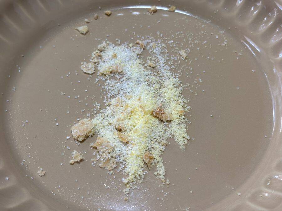 ミスド新作「サクぽふん」を食べてみた　軽やか食感に驚き、ただし“粉落ち”に注意