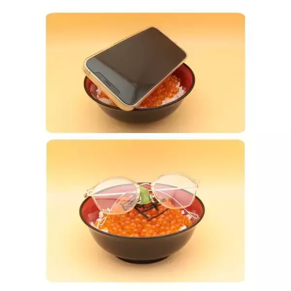 「イクラ丼の食品サンプル工作キット発売！完成後はスマホスタンドにも」の画像