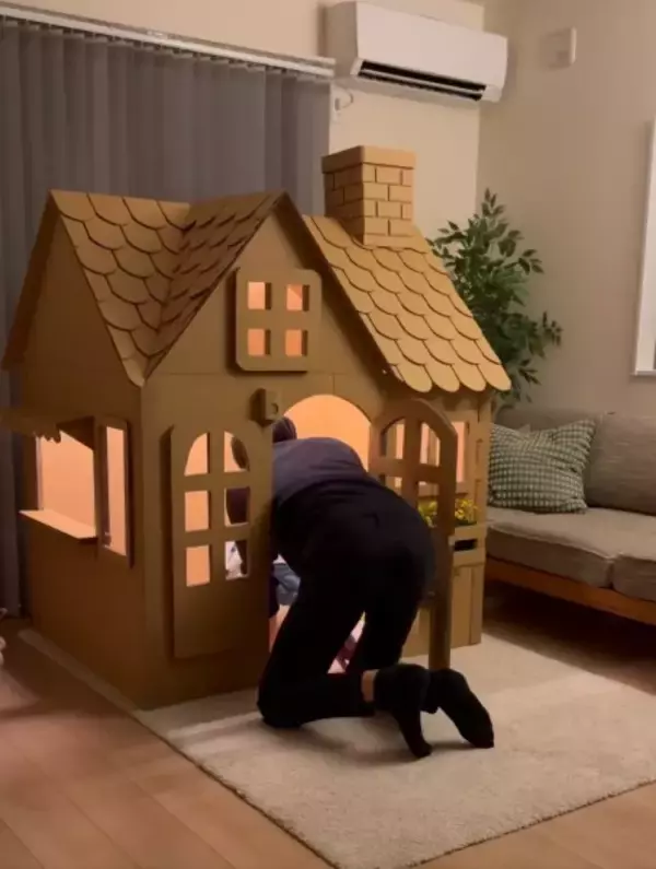 「廃棄するダンボールをパパが本気で加工　完成したダンボールハウスのクオリティが高すぎる」の画像