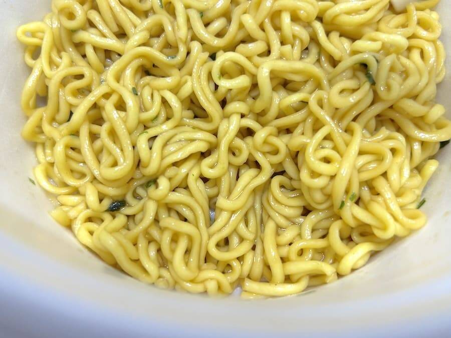 麺にとろみがある……？賛否両論のエースコック「昆布水風まぜそば」が知らない味すぎた