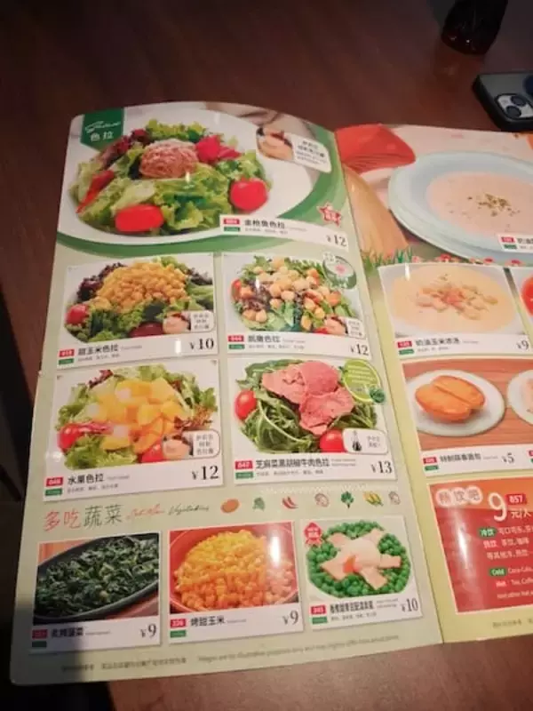 「「上海のサイゼ安すぎ」日本人なら一瞬ぎょっとするメニュー表が話題」の画像