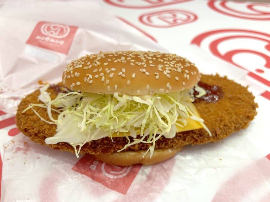 デッッッカ！ドムドム新作「わんぱくメンチカツバーガー」驚異の21cmカツでわんぱくしてきた