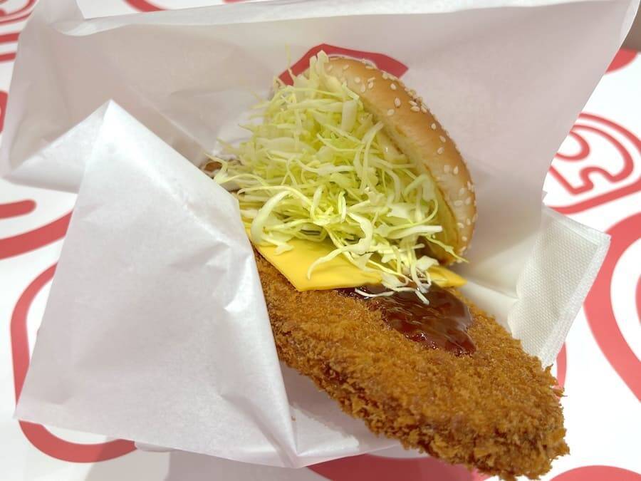 デッッッカ！ドムドム新作「わんぱくメンチカツバーガー」驚異の21cmカツでわんぱくしてきた