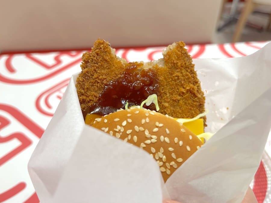 デッッッカ！ドムドム新作「わんぱくメンチカツバーガー」驚異の21cmカツでわんぱくしてきた