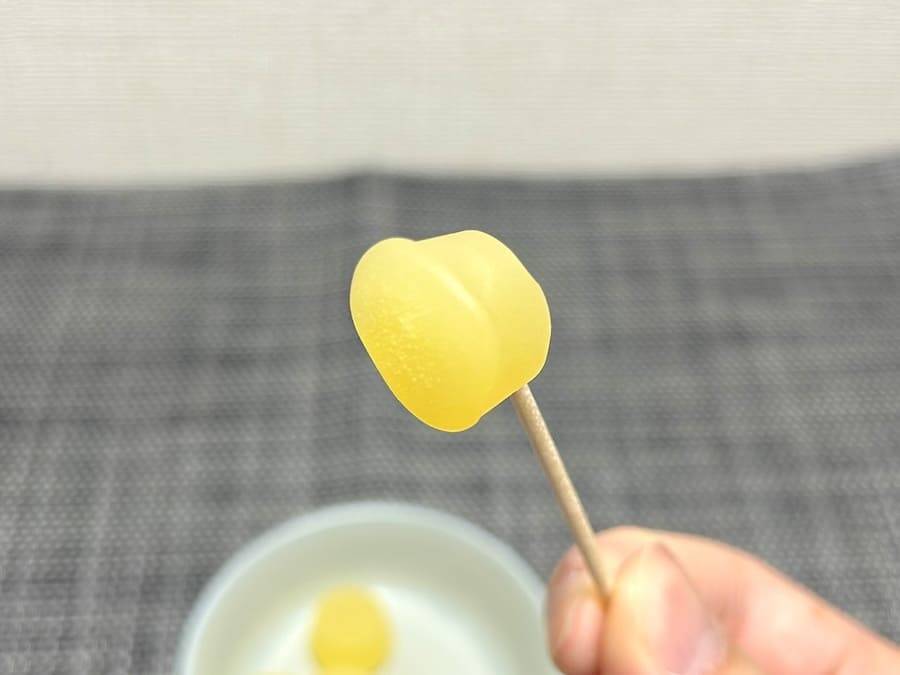 明治「超バニラ味グミ」がSNSで賛否　“否”の声、その原因は？