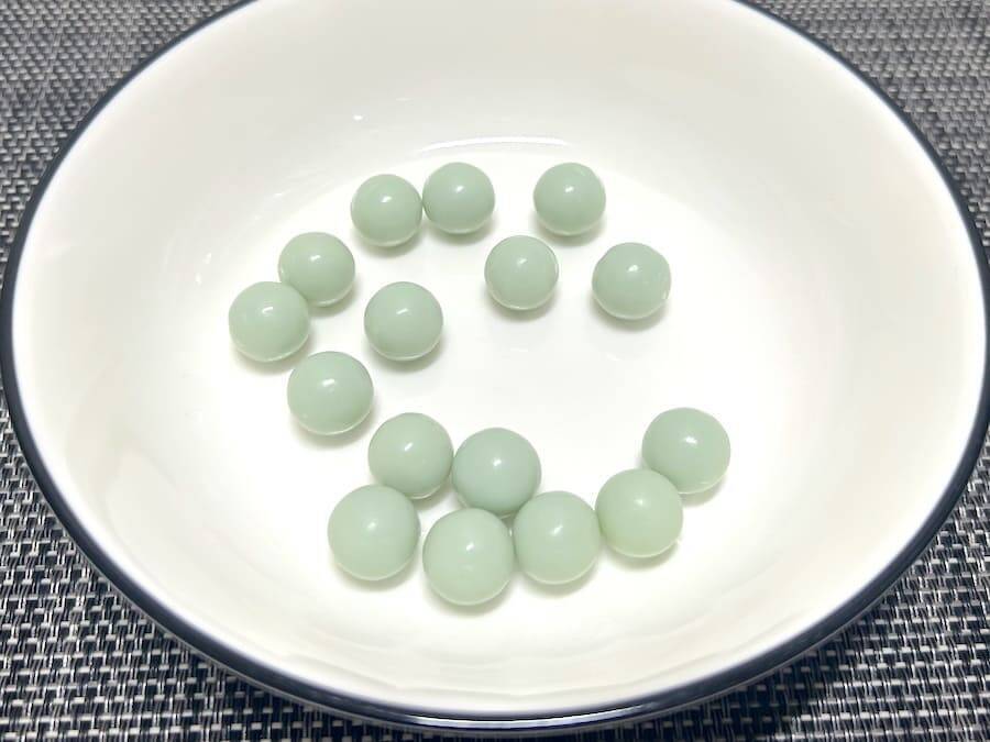 え、青い、チョコボール……？　期間限定の「パチパチソーダ味」を食べてみた