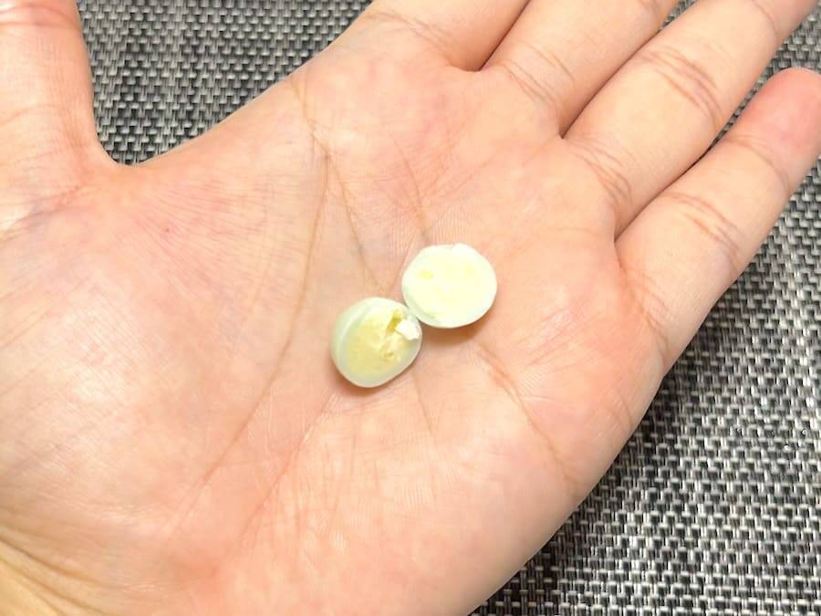 え、青い、チョコボール……？　期間限定の「パチパチソーダ味」を食べてみた