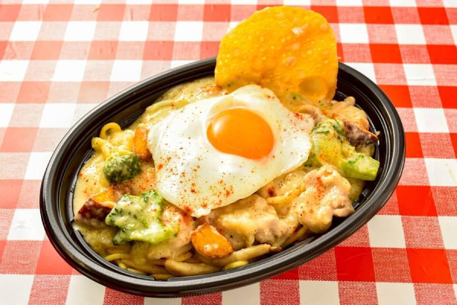 大は総重量1kg超！パンチョから「白ナポ」を魔改造した「シュクメルリ風パスタ」が登場