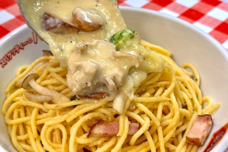 大は総重量1kg超！パンチョから「白ナポ」を魔改造した「シュクメルリ風パスタ」が登場