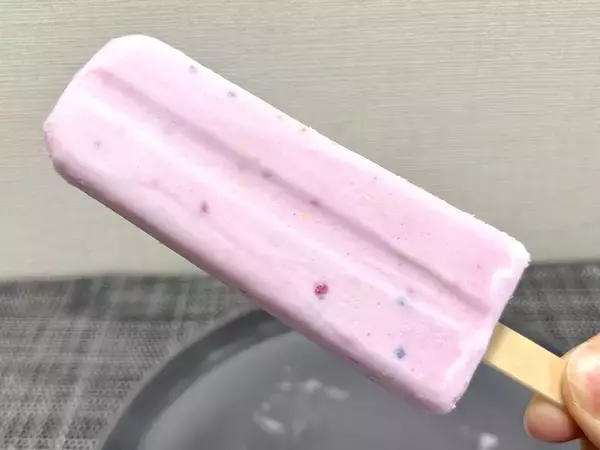 「ねるねるしないねるねるねるね？　40周年記念アイスを食べてみた」の画像