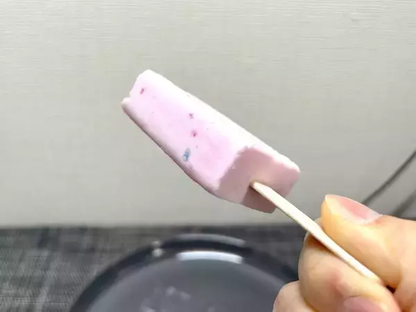 「ねるねるしないねるねるねるね？　40周年記念アイスを食べてみた」の画像